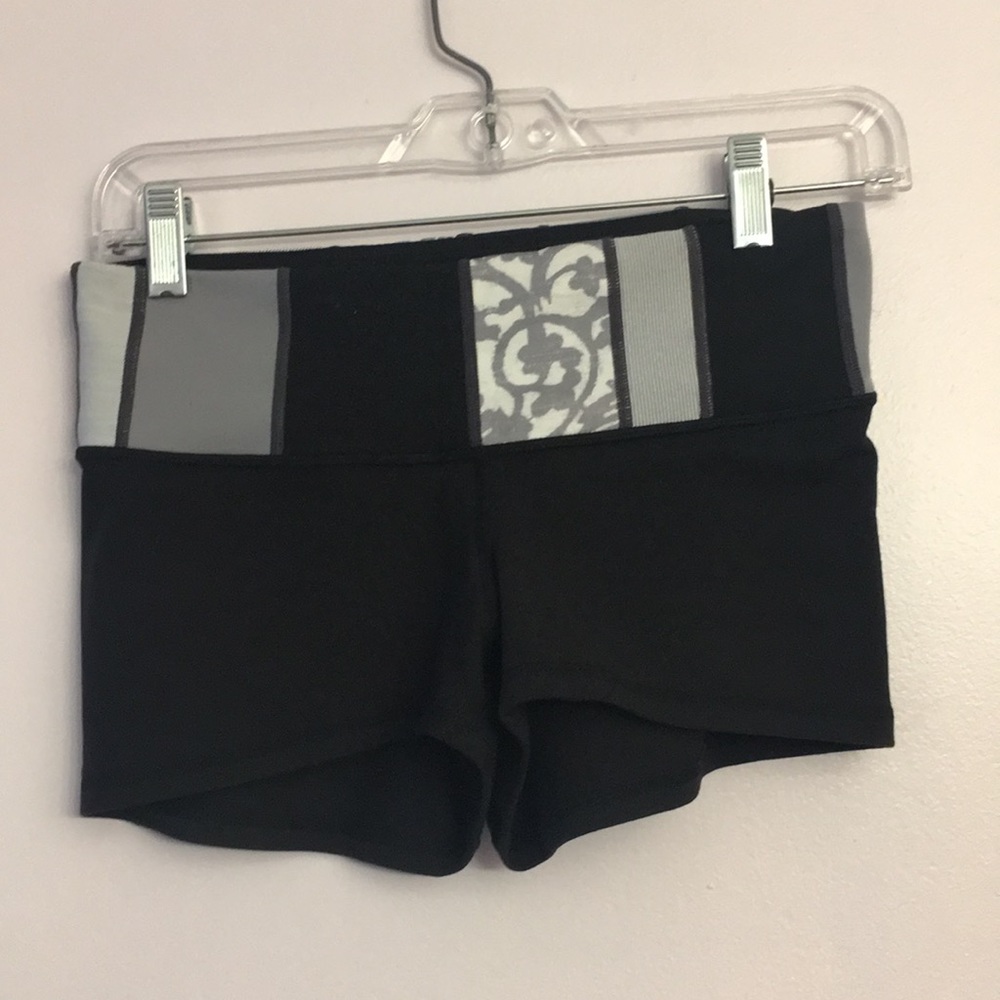 Lululemon shorts size 6